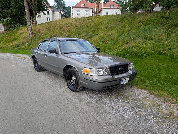 Ford Crown Victoria 7 of 25