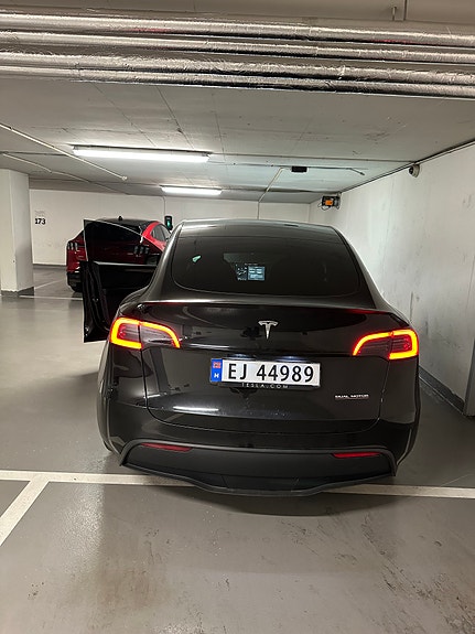 Tesla Model Y 3 of 7