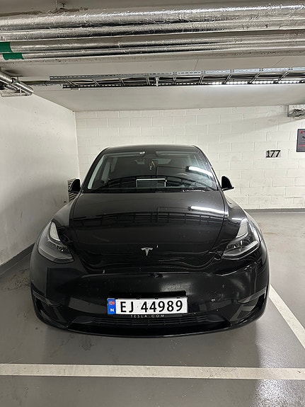 Tesla Model Y 7 of 7