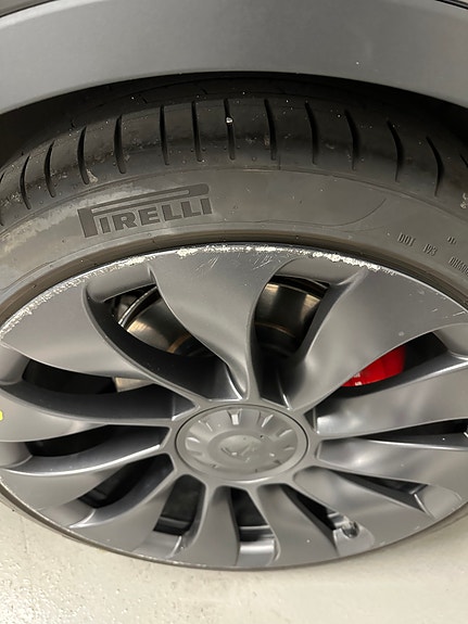 Tesla Model Y 5 of 7
