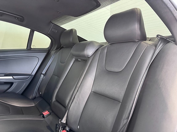 Volvo S60 Cross Country 20 of 30