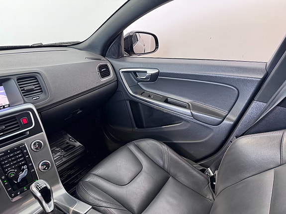 Volvo S60 Cross Country 25 of 30