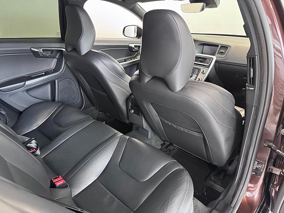Volvo S60 Cross Country 21 of 30