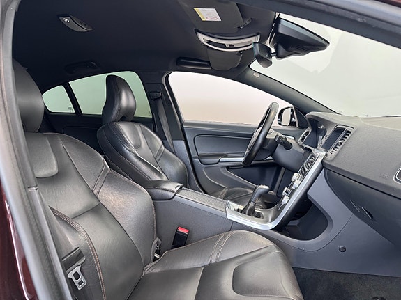 Volvo S60 Cross Country 16 of 30