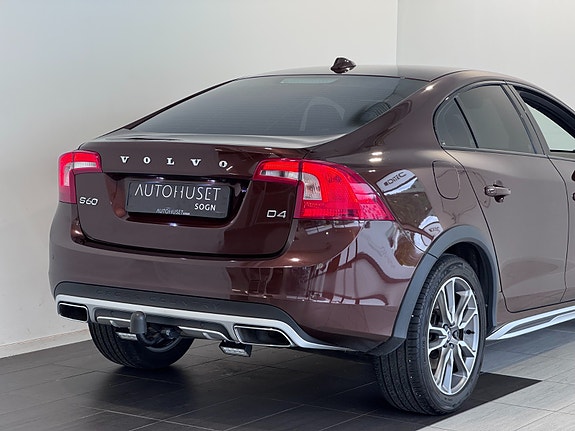Volvo S60 Cross Country 7 of 30