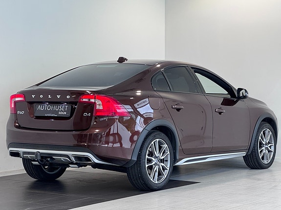 Volvo S60 Cross Country 6 of 30