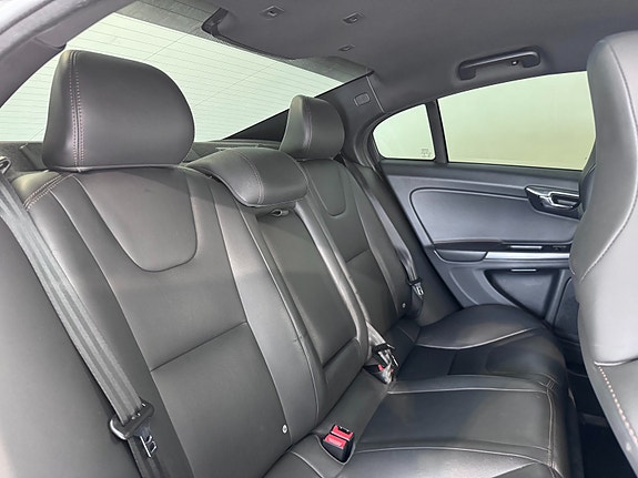 Volvo S60 Cross Country 22 of 30