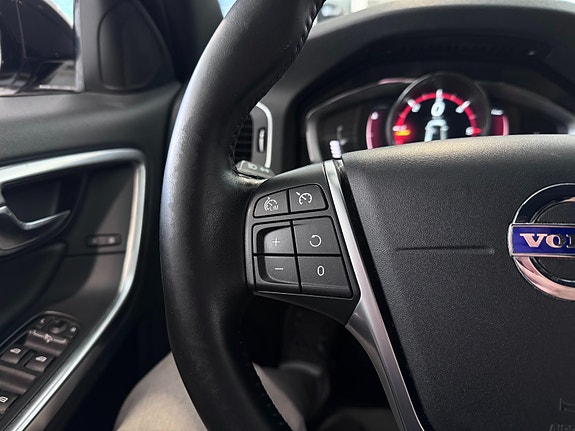 Volvo S60 Cross Country 26 of 30