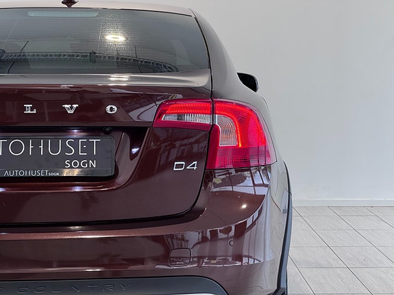 Volvo S60 Cross Country 9 of 30