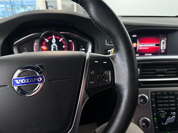 Volvo S60 Cross Country 27 of 30