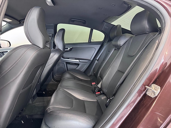 Volvo S60 Cross Country 19 of 30