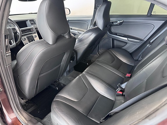Volvo S60 Cross Country 18 of 30