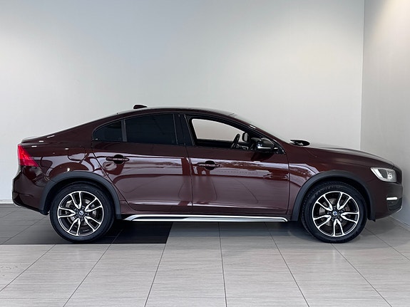 Volvo S60 Cross Country 10 of 30