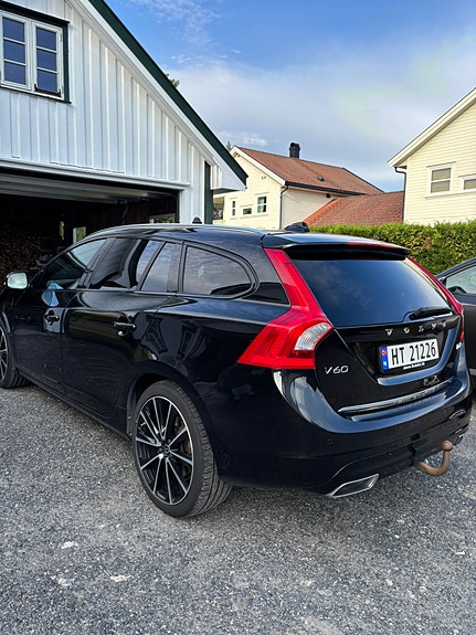 Volvo V60 2 of 10