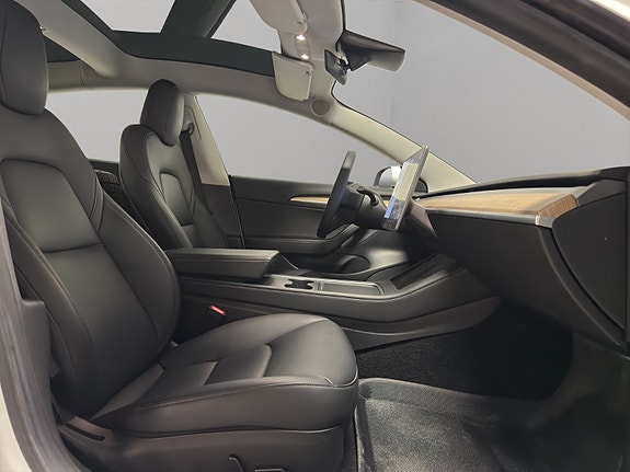 Tesla Model 3 8 of 11