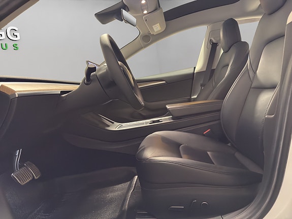 Tesla Model 3 9 of 11