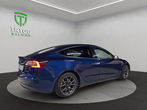 Tesla Model 3 4 of 11