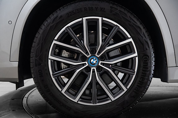 BMW iX1 10 of 26