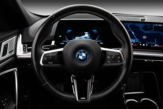 BMW iX1 17 of 26
