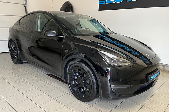 Tesla Model Y 7 of 19