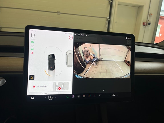 Tesla Model Y 14 of 19