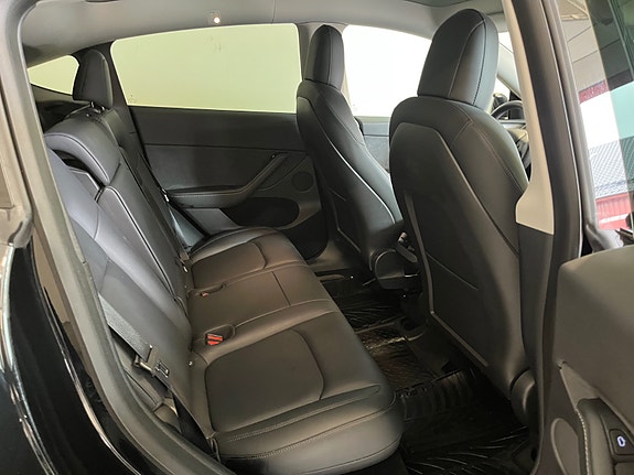 Tesla Model Y 17 of 19