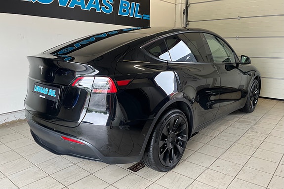 Tesla Model Y 5 of 19