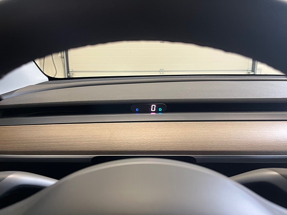 Tesla Model Y 12 of 19
