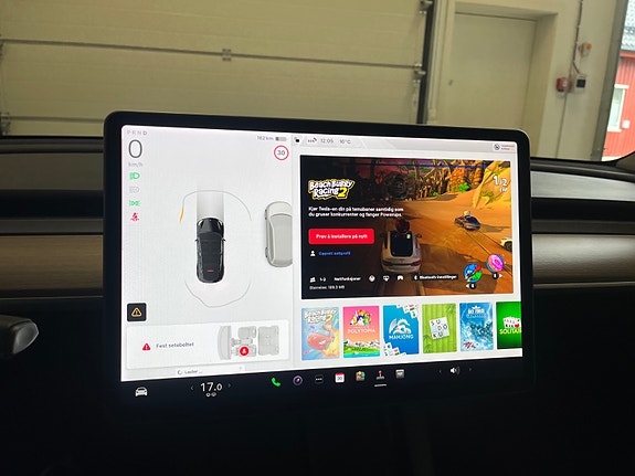 Tesla Model Y 13 of 19