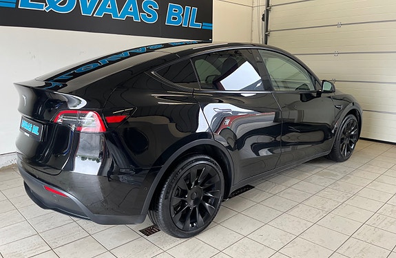 Tesla Model Y 6 of 19