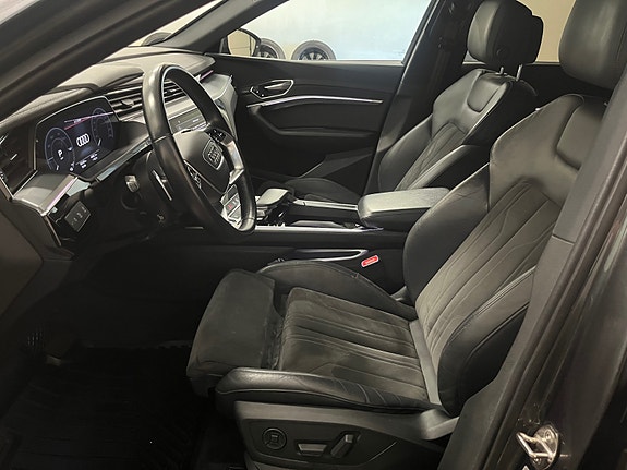 Audi e-tron Sportback 10 of 18