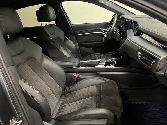Audi e-tron Sportback 13 of 18