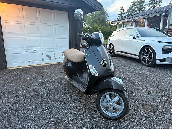 Vespa LX 50 3 of 7