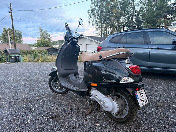 Vespa LX 50 4 of 7