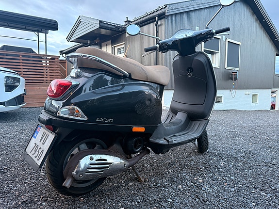 Vespa LX 50 5 of 7