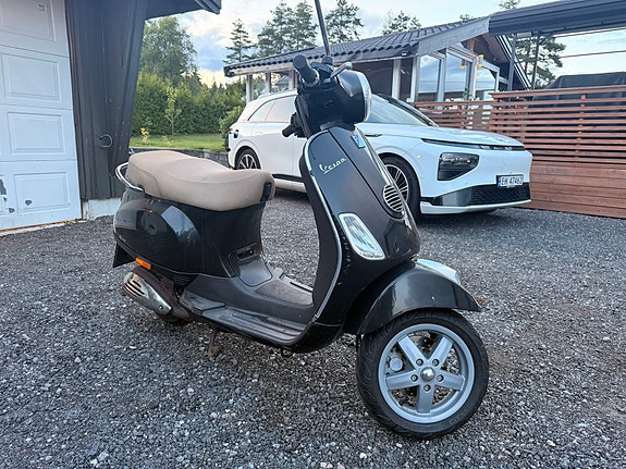 Vespa LX 50 2 of 7