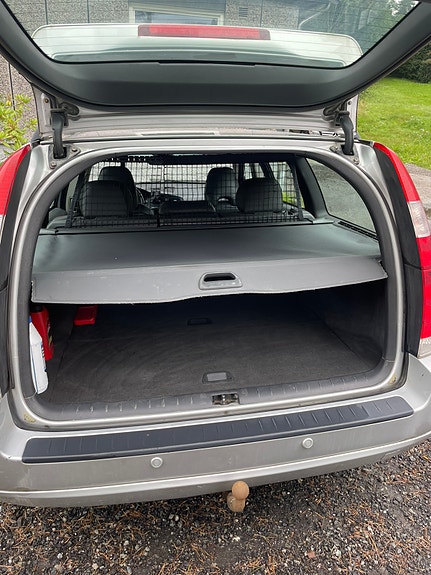 Volvo V70 3 of 9