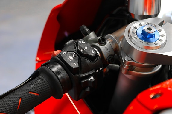 Ducati Panigale V4 R 221hk | Carbon/Öhlins/Brembo/Eksos/+ 27 of 29
