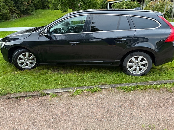 Volvo V60 2 of 13
