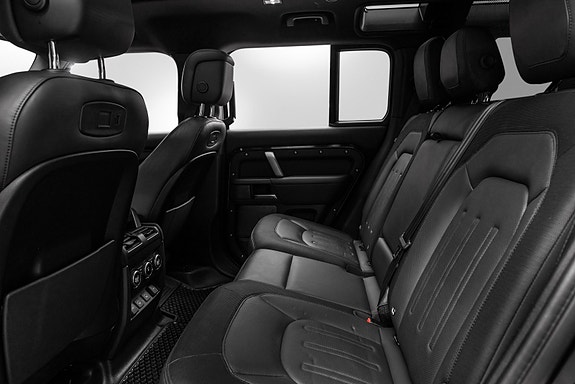 Land Rover Defender 110 17 of 30