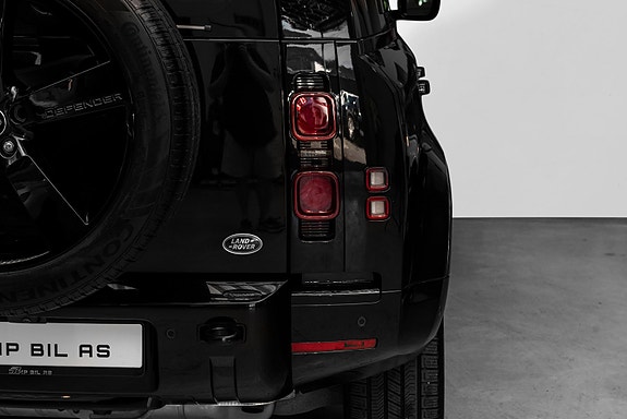 Land Rover Defender 110 8 of 30