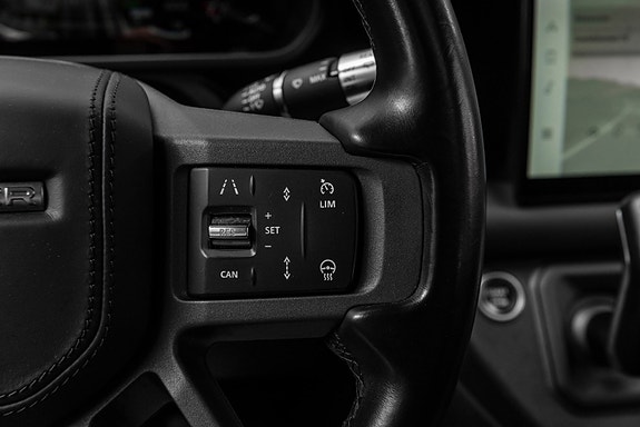 Land Rover Defender 110 21 of 30