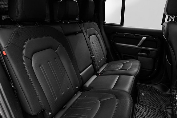 Land Rover Defender 110 30 of 30