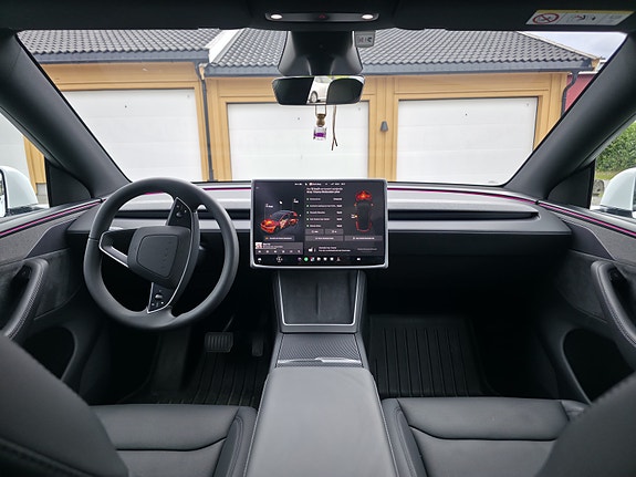 Tesla Model Y 11 of 21