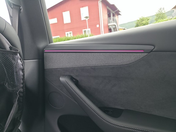 Tesla Model Y 14 of 21