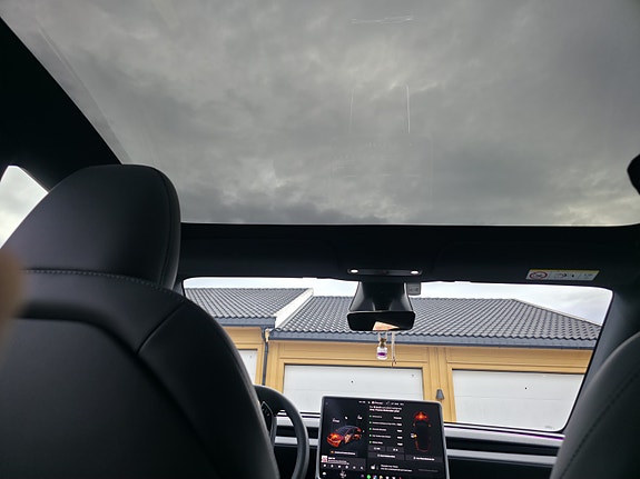 Tesla Model Y 10 of 21