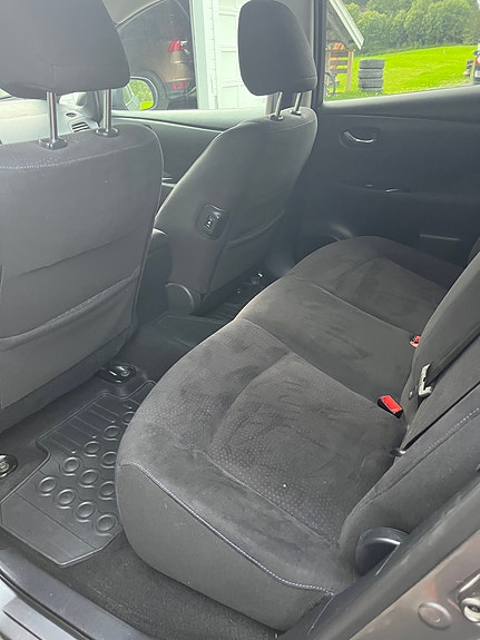 Nissan Leaf 5 of 12