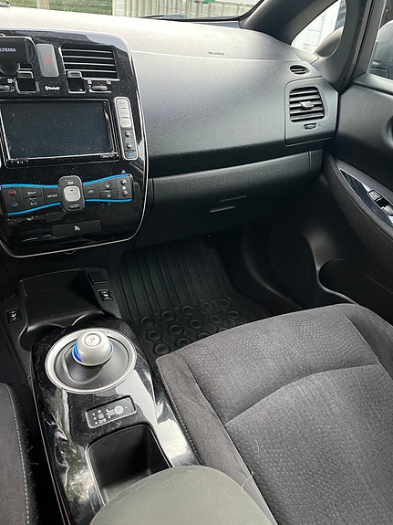 Nissan Leaf 7 of 12