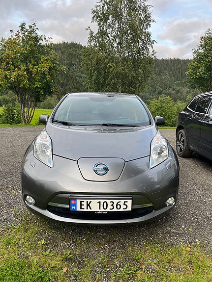 Nissan Leaf 3 of 12