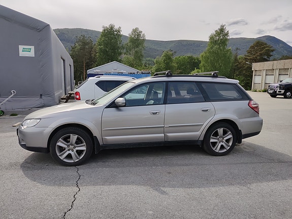 Subaru Legacy 3 of 5